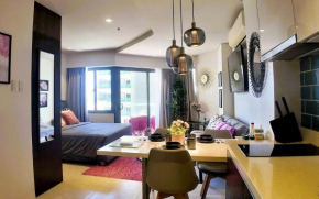 Dominiks pink dream Studio Balcony Ocean View Balcony Fast-Wifi at Tambuli Resort High Floor